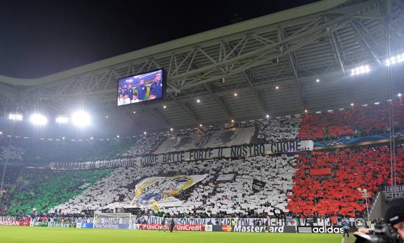 Il tricolore disegnato dalla curva: 